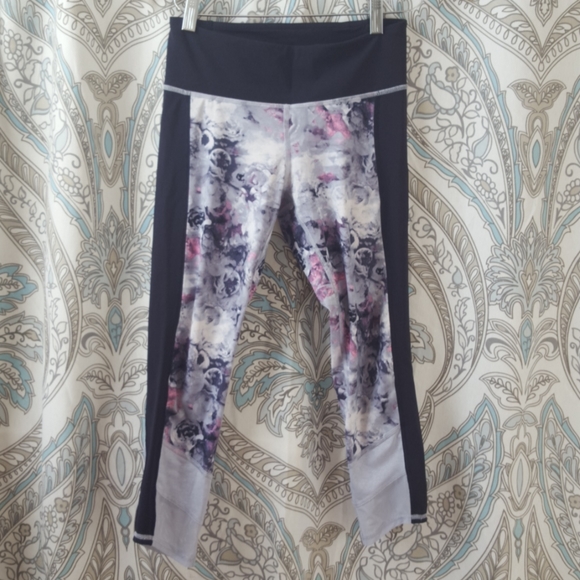 Lululemon If You're Lucky Crop - Picture 6 of 9